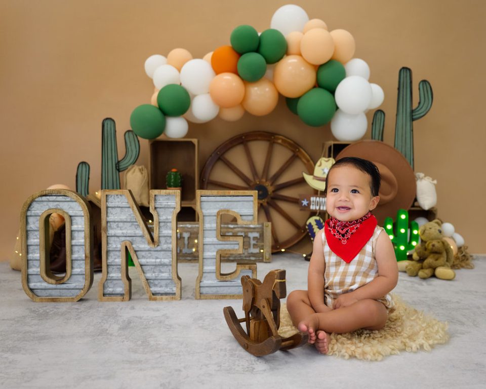 Family Photography in Phoenix, AZ. Cake Smash  &  Milk Bath-